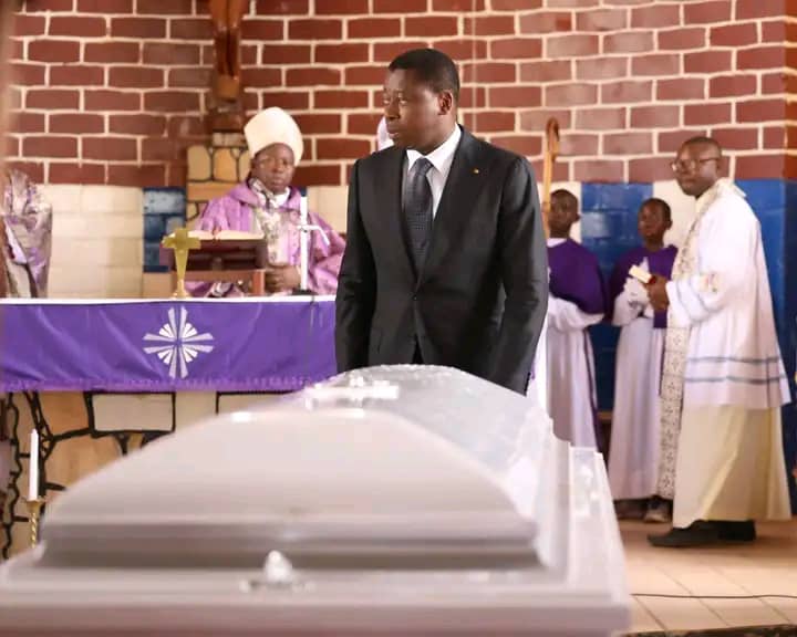 Togo – Faure Gnassingbé assiste à l’inhumation du lieutenant colonel MADJOULBA Bitala