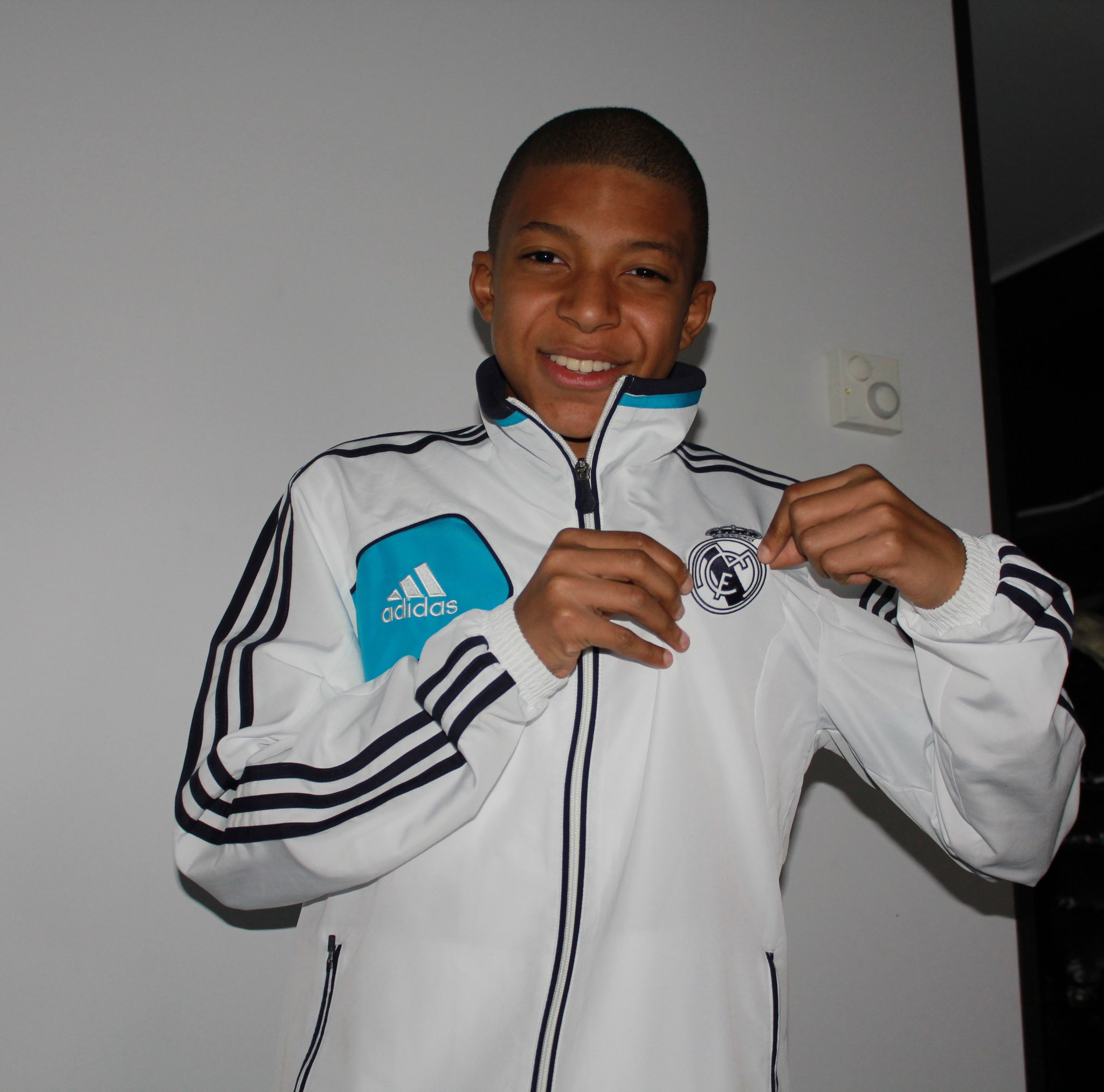 Kylian Mbappé rejoint officiellement le Real Madrid