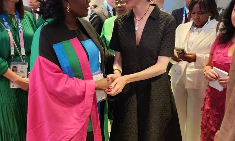 JO Paris 2024 : Échange fructueux entre Dr Lidi Bessi Kama et la Ministre française des Sports.