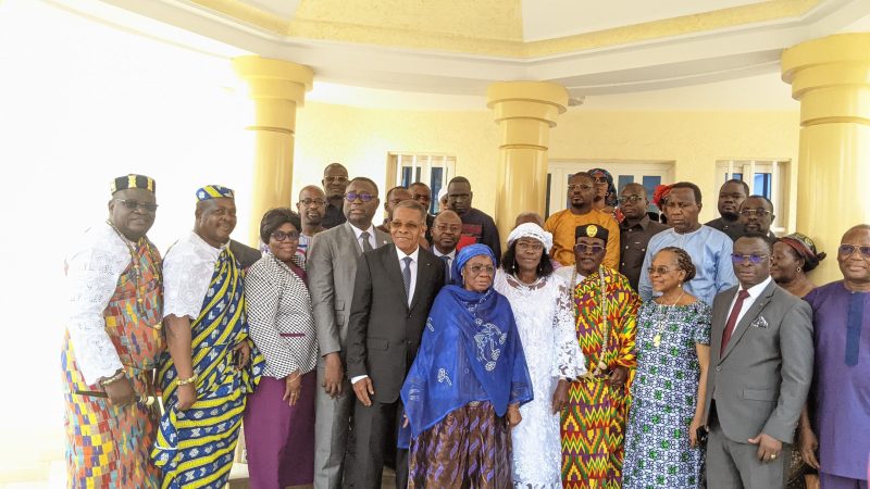 Le HCCRUN Restitue l’Immeuble de Feu Colonel Koffi Afenyo à sa Famille