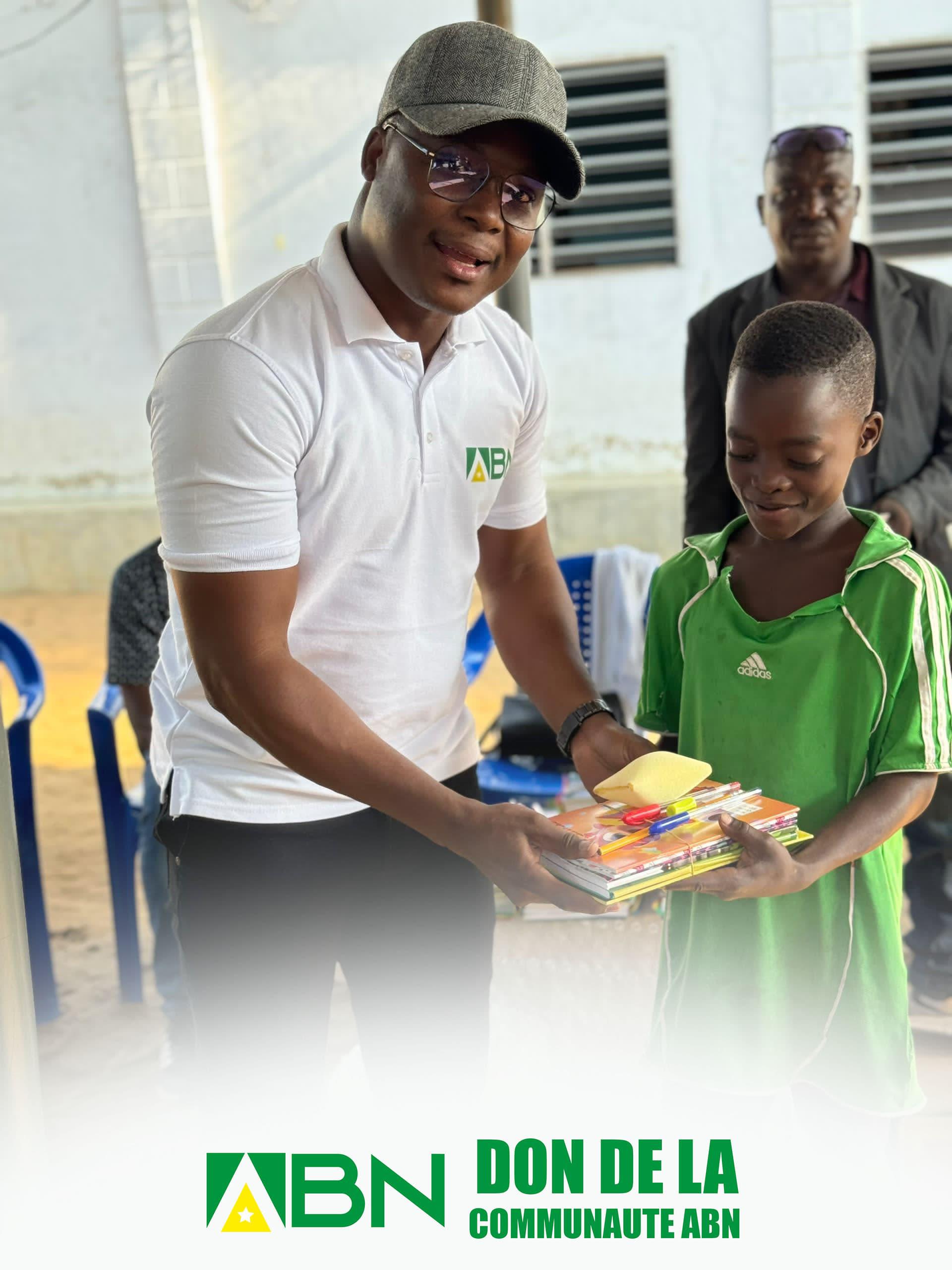 Lacs : Adjé Bédjen Nunyakpen a fait don de kits scolaires aux élèves du village Kpessi et Amedehoevé