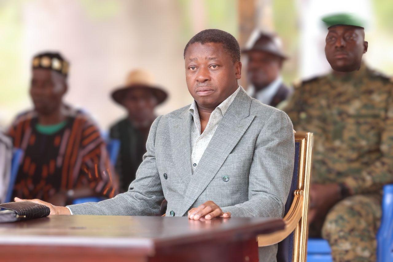 Faure Gnassingbé assiste à la danse des chasseurs Pya Hodo