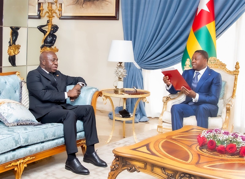 Faure Gnassingbé reçoit un émissaire angolais pour renforcer la coopération et la paix