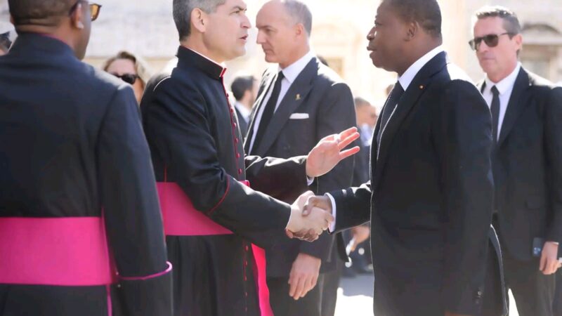 Faure Gnassingbé salue la mémoire du Pape François lors des obsèques à Rome