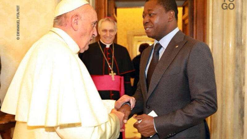 Faure Gnassingbé salue la mémoire du pape François, figure mondiale de compassion