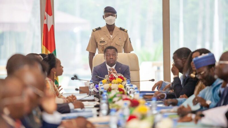Fin des privilèges : les ministres togolais paieront désormais leur eau et électricité