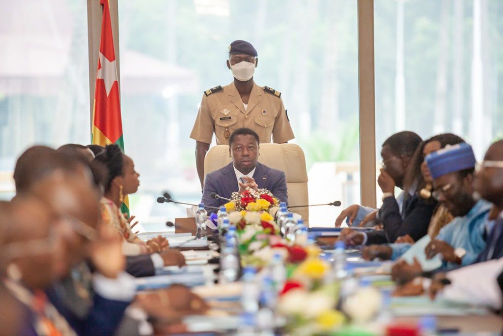 Fin des privilèges : les ministres togolais paieront désormais leur eau et électricité