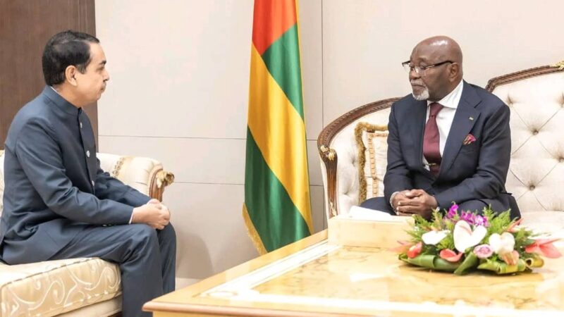Jean-Lucien Kwassi Lanyo Savi de Tové reçoit les lettres de créance de l’ambassadeur indien