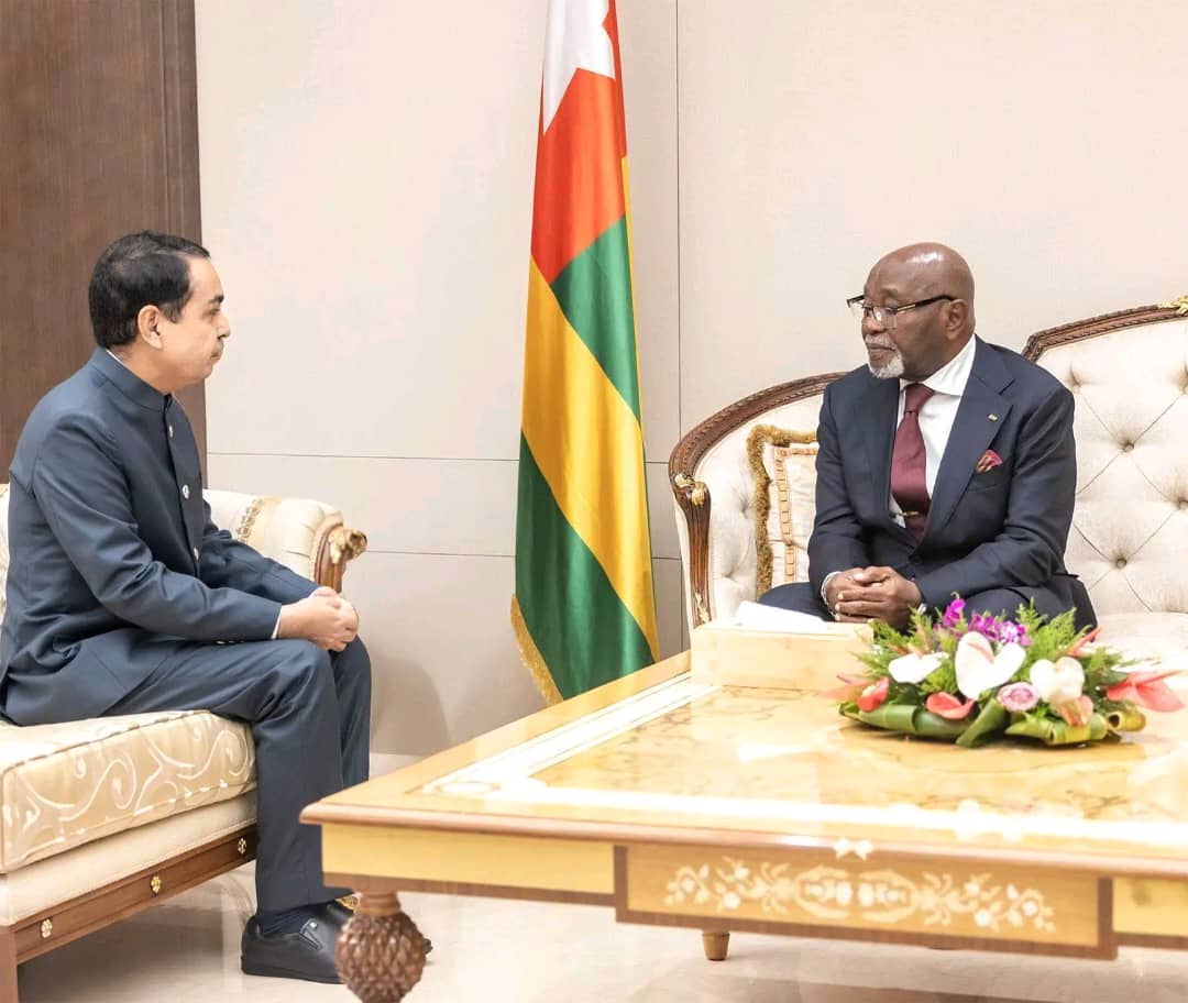 Jean-Lucien Kwassi Lanyo Savi de Tové reçoit les lettres de créance de l’ambassadeur indien