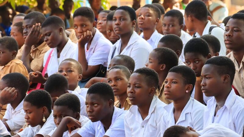 Éducation des filles : le gouvernement distribue 100 000 kits scolaires à la rentrée 2025