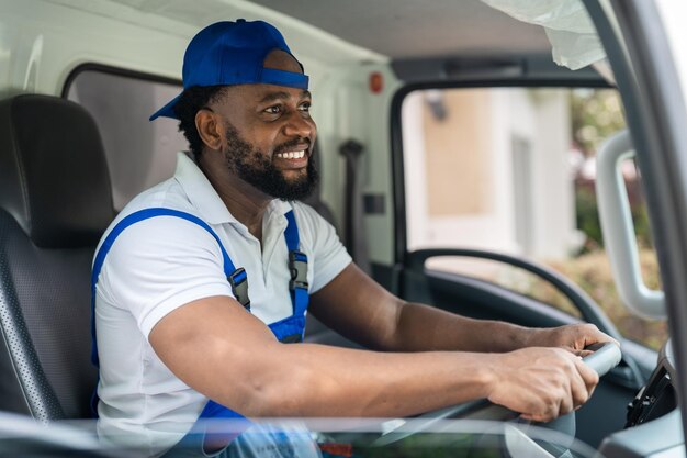 ANPE / Recrutement de 250 jeunes pour la formation en conduite de camion : postulez avant le 7 octobre sur ce lien